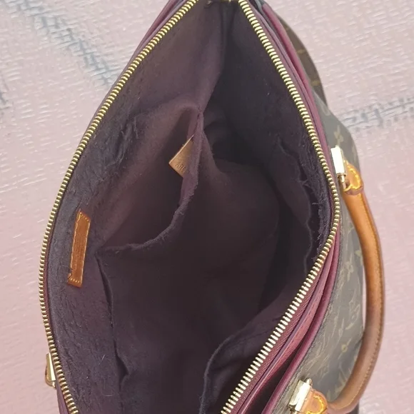 Louis Vuitton Monogram Canvas Handbag - Picture 13 of 17